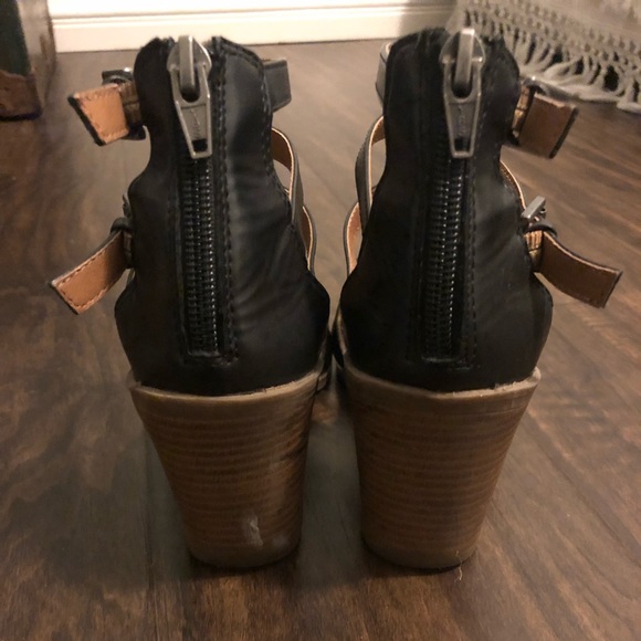 Black Heeled Gladiator Sandals - Picture 3 of 3